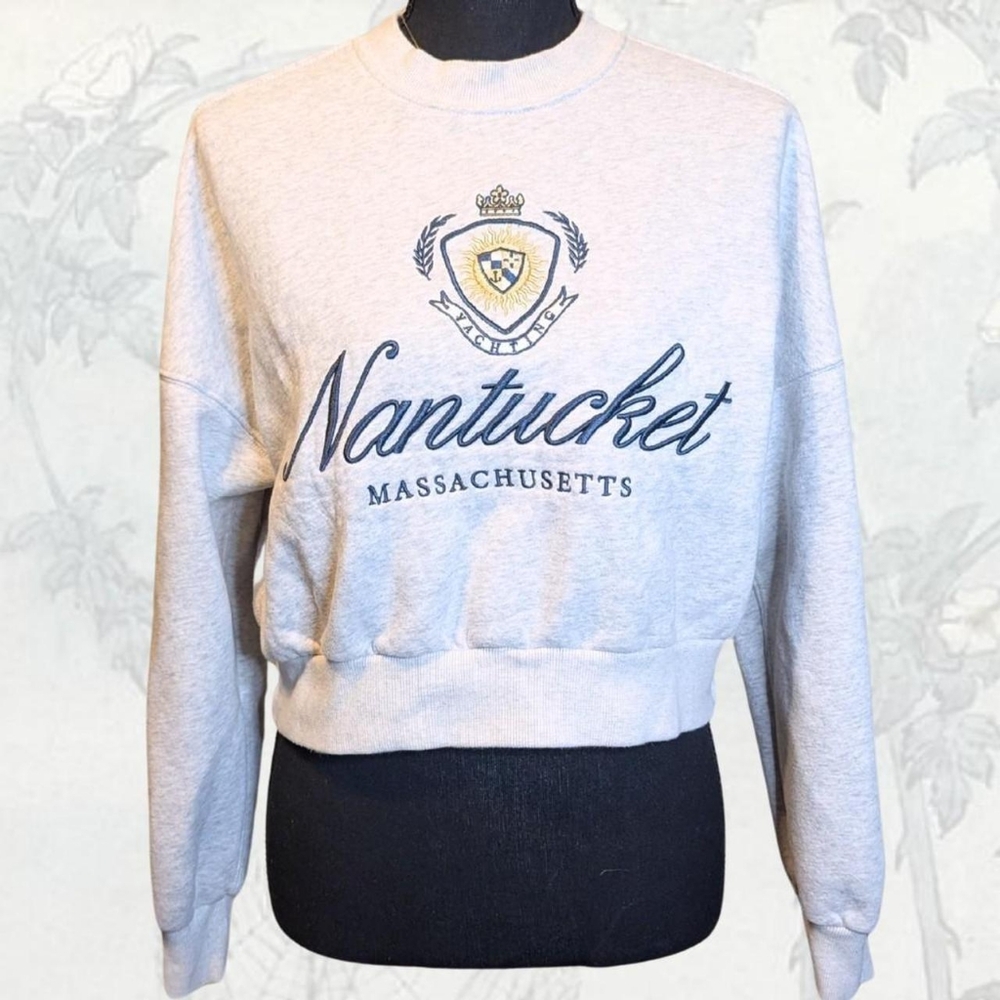 Abercrombie & Fitch Nantucket Cropped Crewneck Sweatshirt in Light Gray and Navy